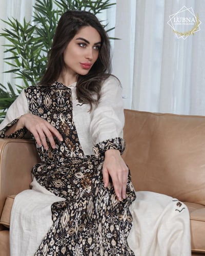 ثوب بني مشكوك