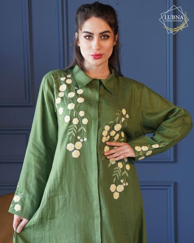 جلابية اخضر مطرزة بالورود