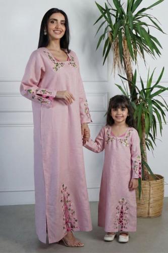 طقم الأم و ابنتها تطريز بشريطة x مخمل وردي