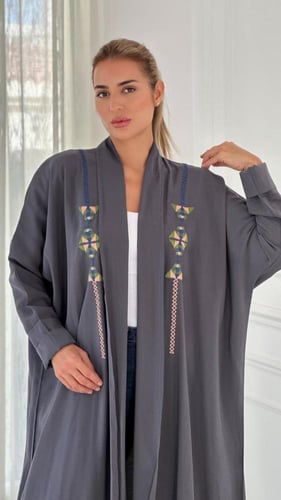 عباية انيقة بتطريز يدوي - رمادي