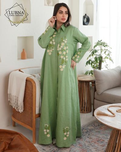 جلابية مطرزة بخيوط الحرير