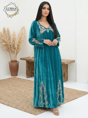 فستان قطيفة مطرّز فاخر