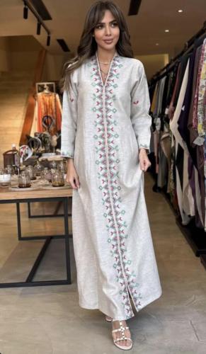 جلابية عاليا خليل بأناقة متقنة