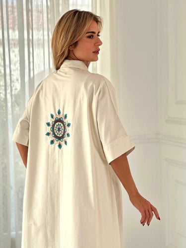 جلابية مطرزة يدويا - نص كم - بيج