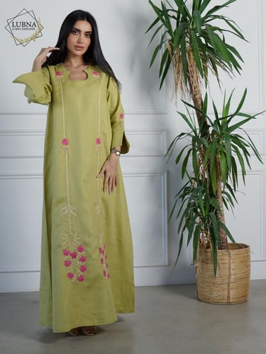 جلابية تطريز يدوي بقصة عصريّة