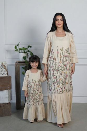 طقم الأم و ابنتها فستان تطريز مع كسر