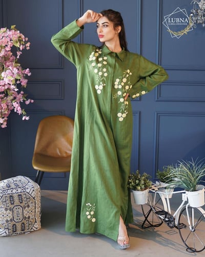جلابية اخضر مطرزة بالورود