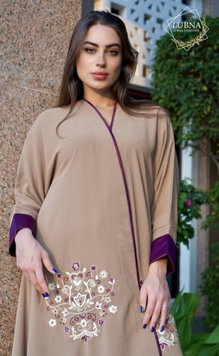 عباية كريب ايطالي بتطريز يدوي - بيج