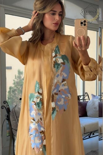عباية مع فستان بتطريز انيق برتقالي