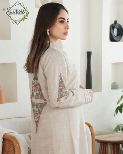 جلابية بتطريز يدوي لون وردي