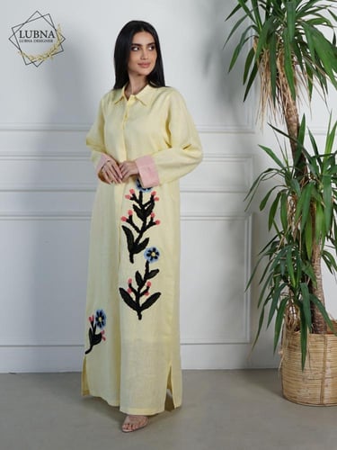 ثوب بياقة و جيب تطريز بارز