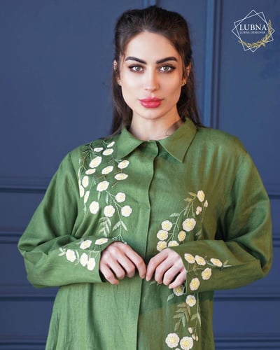 جلابية اخضر مطرزة بالورود