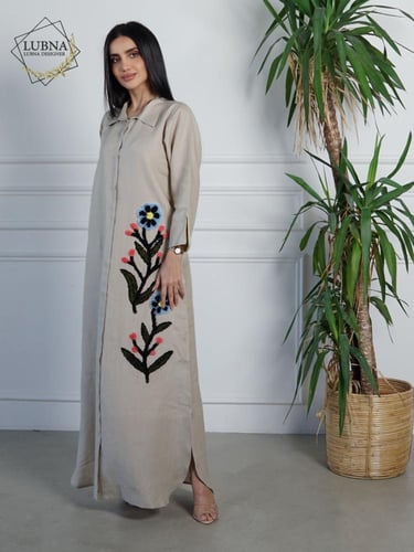 ثوب بياقة و جيب تطريز بارز