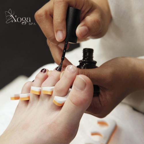 بديكير ومنكير كلاسيكي مع لون فرينش