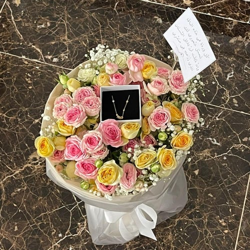 باقة ورد مع سلسال