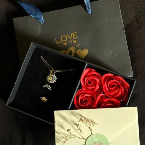 عرض محبة - قلادة وخاتم - ذهبي وفضي