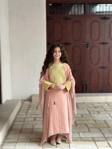 فستان اللؤلؤه