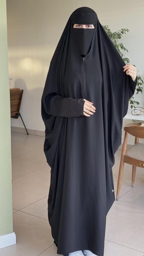 عباية راس بمعصم ساتر لليدين