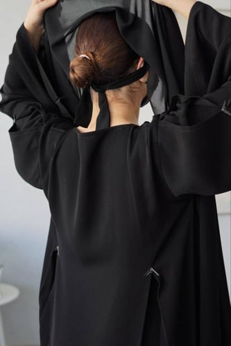 طرحة ربط + نقاب مشبك وسط