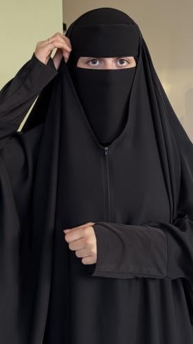 عباية راس بمعصم ساتر لليدين