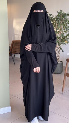 عباية راس بمعصم ساتر لليدين