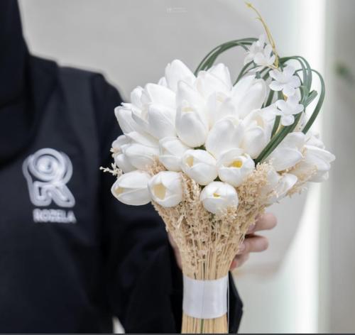 مسكة عروس توليب
