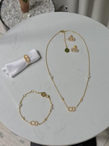 طقم DIOR ذهبي 4 قطع