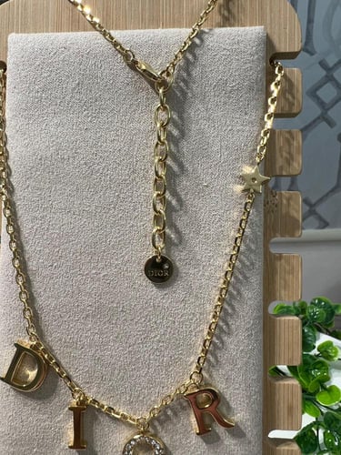 سلسال Dior معدن ذهبي