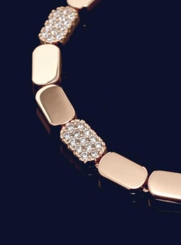 اسوارة داينتي apm قولد روز