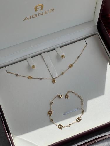 طقم AIGNER ذهبي