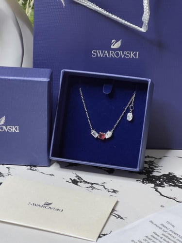 سلسال سوارفيسكي فضي كريستالة حمراء