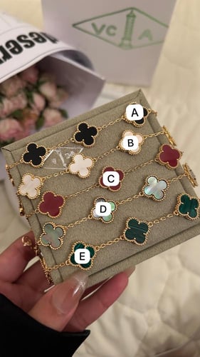 أسوارة Van cleef ذهبي وردة