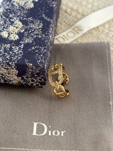 خاتم Christian Dior ذهبي