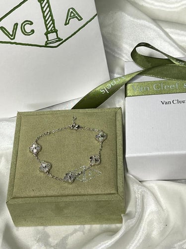 إسوارة Van cleef فضي
