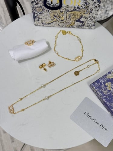 طقم DIOR ذهبي 4 قطع