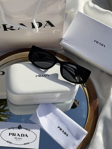نظارة PRADA أطار ذهبي - عدسه أسود