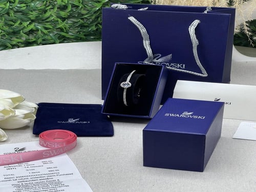 اسوارة سوارفيسكي فضي كرستالة زرقاء