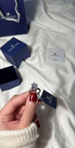 خاتم سوارفيسكي _ فص فضي