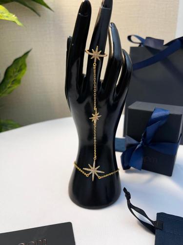 أسوار كف يد مع خاتم apm ذهبي