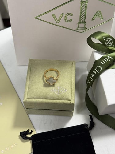 خاتم Van cleef ذهبي - صدفي