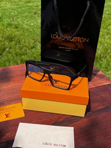 نظارة LOUIS VUITTON- اطار اسود - عدسة شفافه
