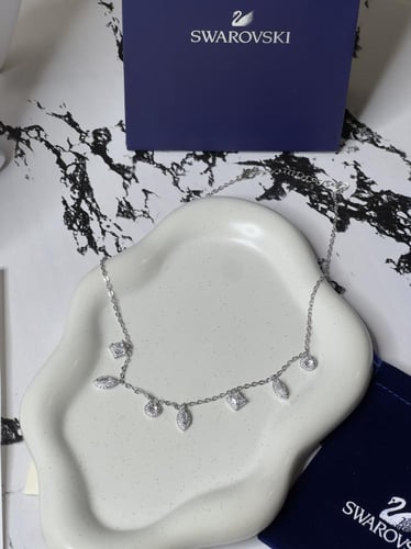 سلسال سوارفيسكي فضي كريستالة فضي