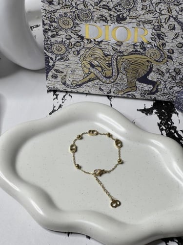 إسوارة Christian Dior ذهبي