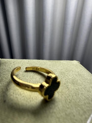 خاتم Van cleef ذهبي - اسود