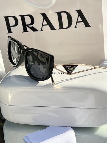 نظارة PRADA أطار ذهبي - عدسه أسود