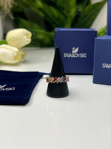 خاتم سوارفيسكي .