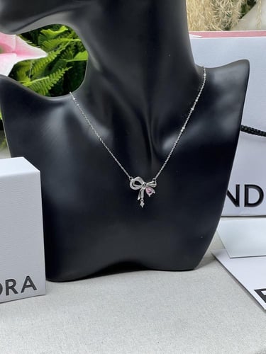 سلسال باندورا PANDORA وردي مع كرستال