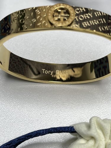 سوارة TORY BURCH مقاس 14 سم معدن ذهبي