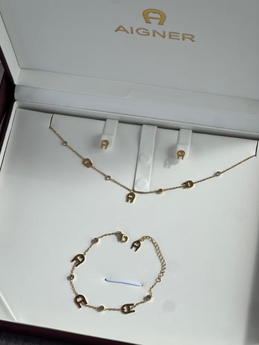 طقم AIGNER ذهبي