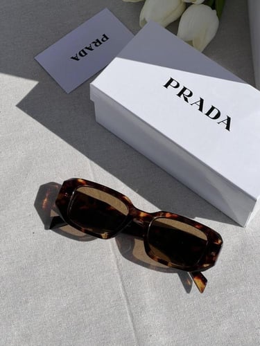 نظارة PRADA المشهورة